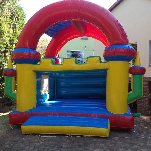 Castle Academy 4mx 4m - Daily R680, 2 day hire 780 - Incl. delivery & collection*